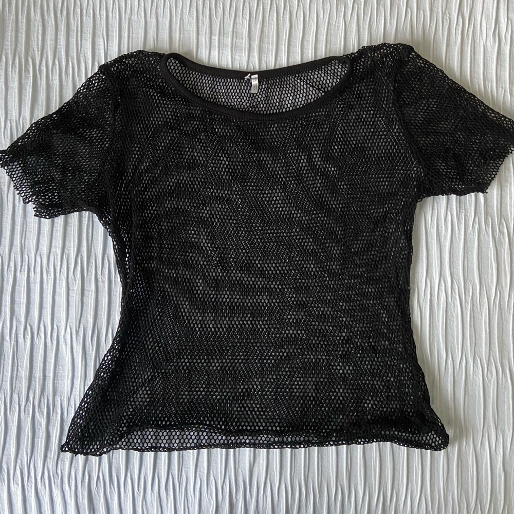 💫Sold 💫 UO Mesh fishnet crop top